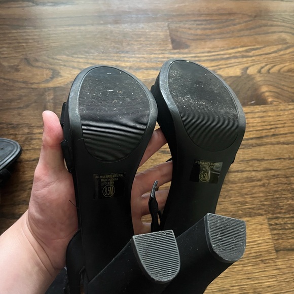 Strappy Heels with silver buckle - Picture 6 of 7